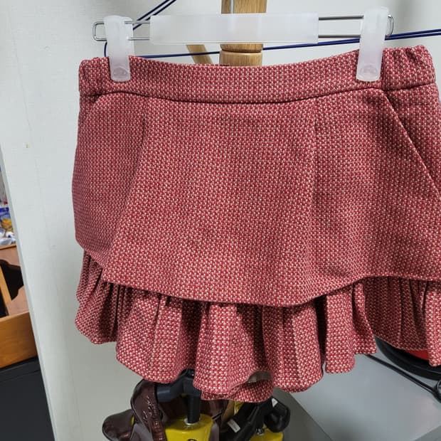 (상태굿!)오즈세컨 톤다운 레드핑크 프릴 스커트 팬츠