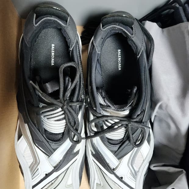 발렌시아가 타이렉스 43 블랙그레이