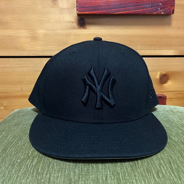 뉴에라 MLB 뉴욕 양키스 베이직 피티드캡 블랙(새상품컨디션)