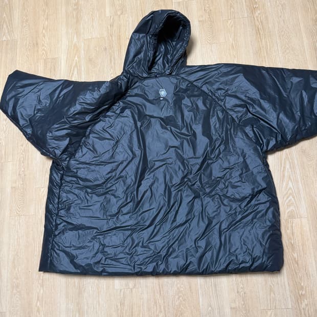 이지 갭 엔지니어드 바이 발렌시아가 티컷 퍼퍼 파카 블랙 S  새상품 입