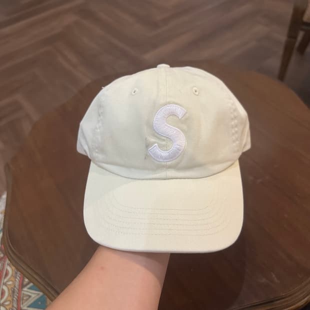 슈프림 S로고 패널 볼캡