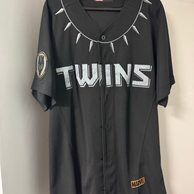 LG Twins 블랙팬서 콜라보 유니폼