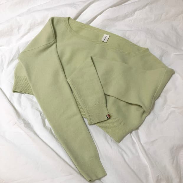 extreme cashmere 익스트림 캐시미어 오프숄더 크롭 니트