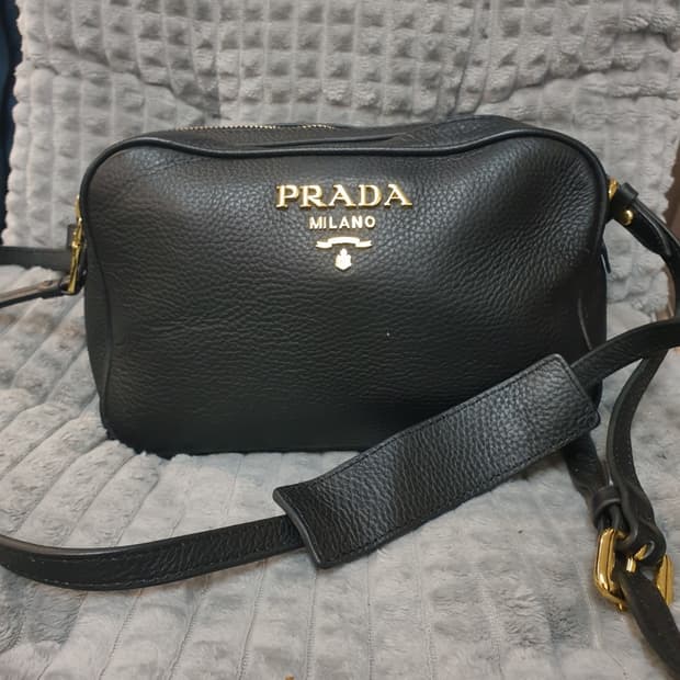 프라다 카메라백 팔아요