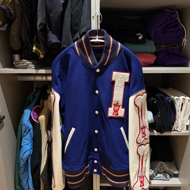 캐피탈 바시티 자켓