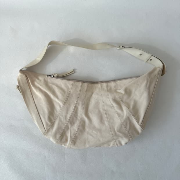 Pre owned 캔버스 크로아상백(큰 사이즈, 안감 얼룩)