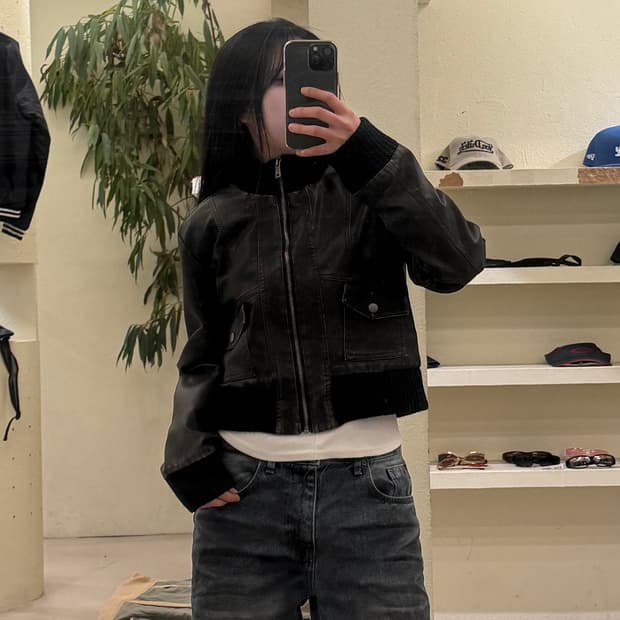 블랙업 레더 크롭 자켓 U454