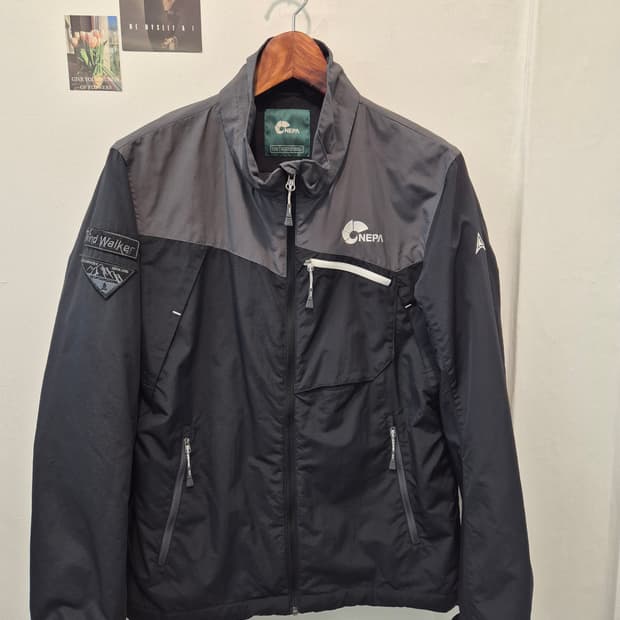 네파  남성 감정 바람막이 자켓 100
사이즈  실측  가슴단면 53