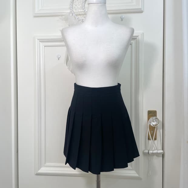 black basic pleats mini skirt