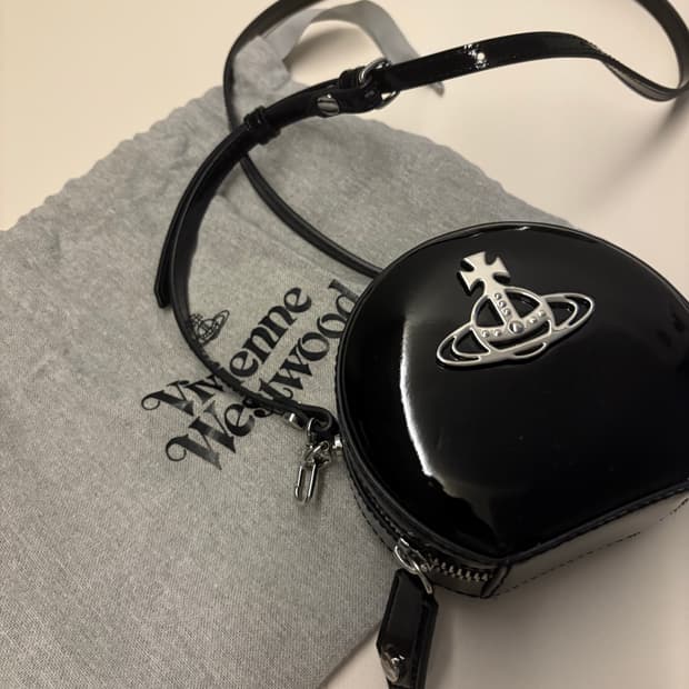 비비안웨스트우드 샤이니 미니 라운드 크로스백