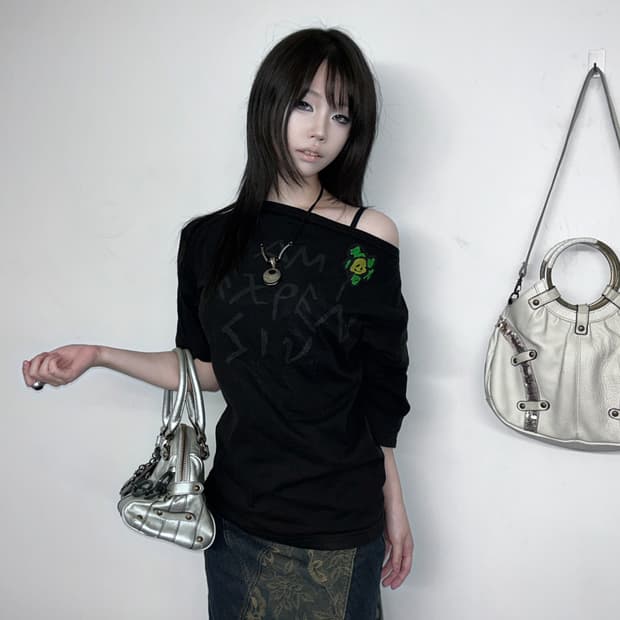 비비안 웨스트우드 앵글로매니아 루즈넥 티셔츠