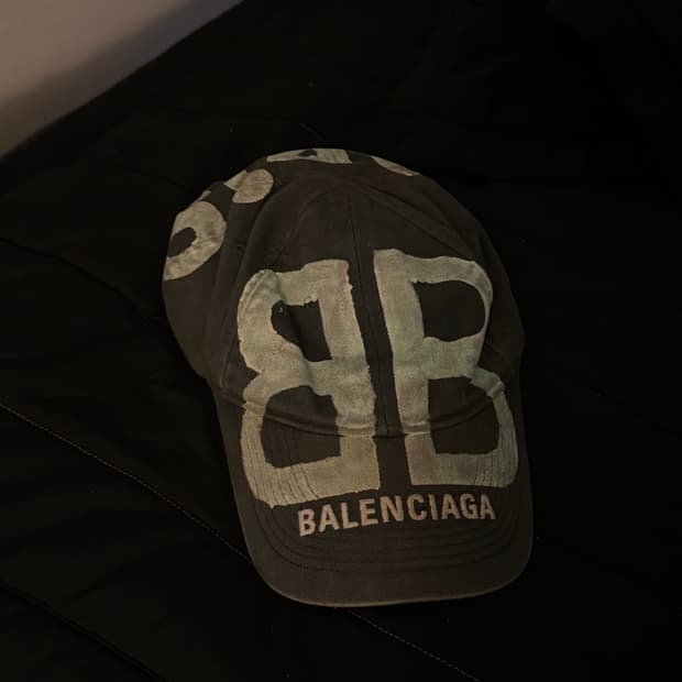 발렌시아가 BB스프레이드 볼캡 