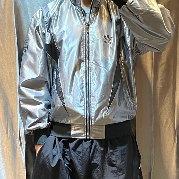 L 아디다스 90s 글로시 실버 절개 나일론 자켓