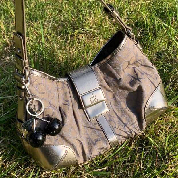 🩶Calvin Klein Y2K Silver Soulder Bag