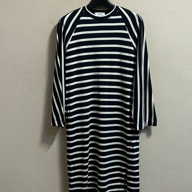 코스 롱 스트라이프 레글런 원피스