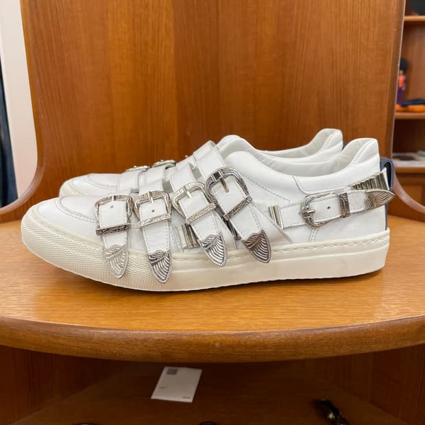 [38] 토가 풀라 버클 스니커즈