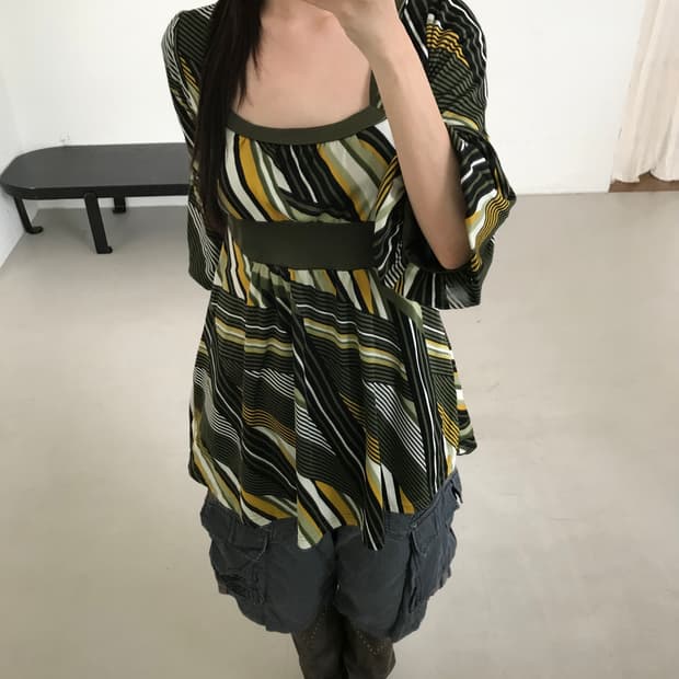 vintage green pattern top