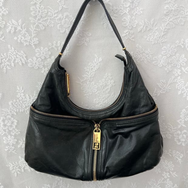 펜디 블랙 레더 호보백