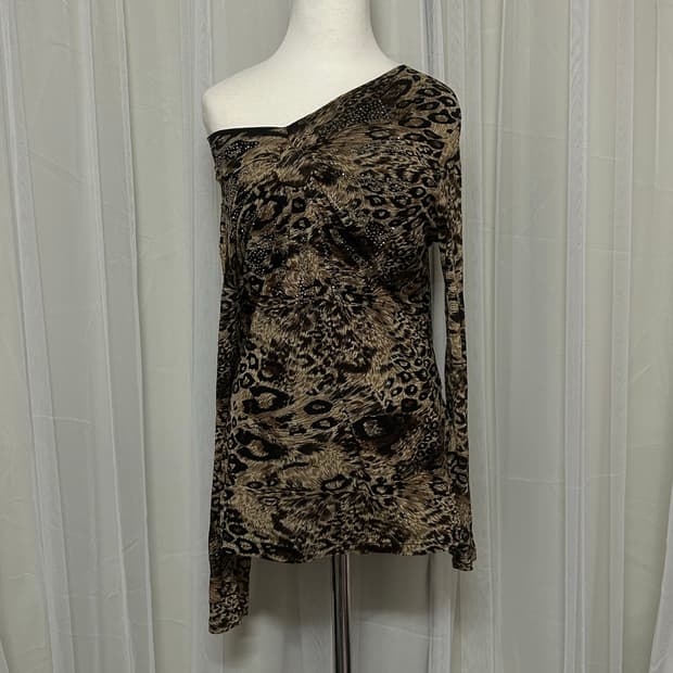 레오파드 큐빅 셔링 오네갸루 탑 롱슬리브