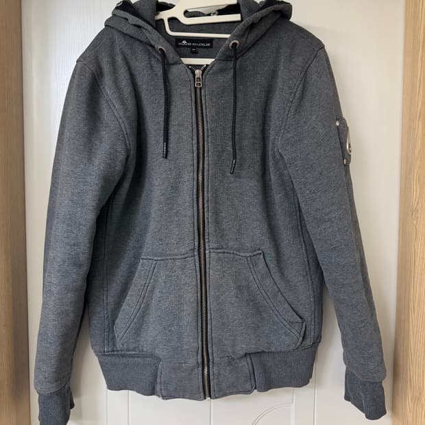 무스너클 버니스웨터 정품 판매합니다