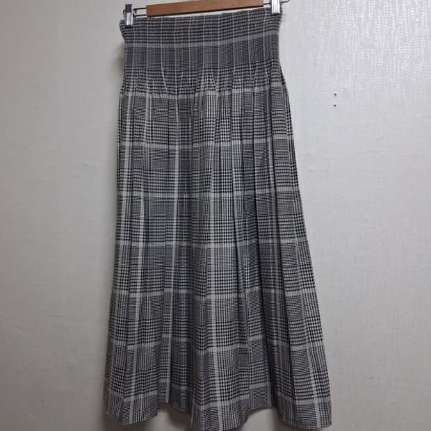 Auie f 플리츠스커트

일본수입 미착용 표기38 28까지 적당 가능 