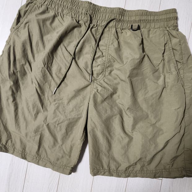 grooverhyme 나일론 밴딩 카키 반바지 사이즈xl

세탁으로 인한