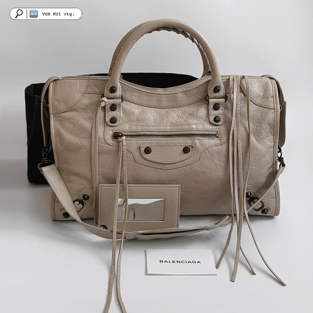 발렌시아가 클래식 시티백 미듐 판매합니다.