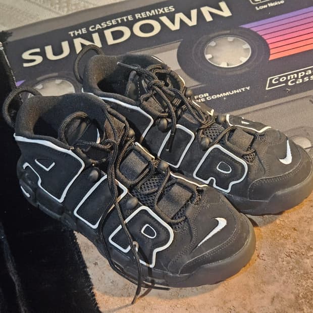 나이키 에어 모어 업템포 블랙 화이트 (Nike Air More Upte