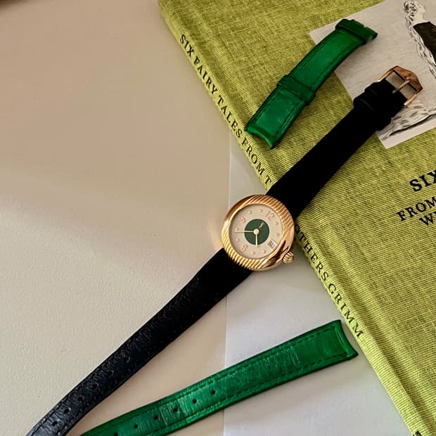 YSL 골드 라운드 그린 다이얼 생로랑 시계