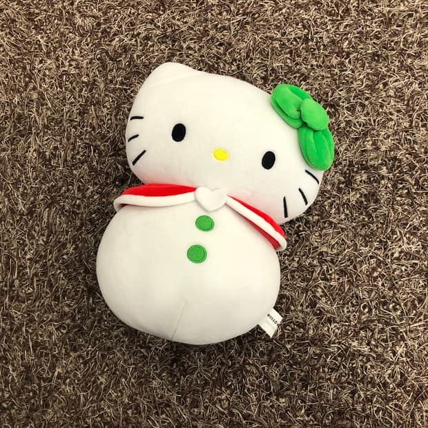 산리오 헬로키티 눈사람 인형