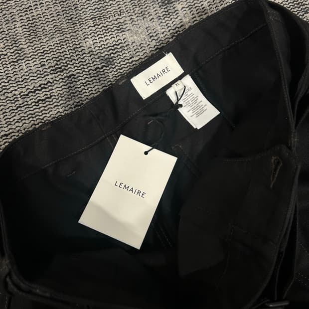 르메르 벨티드 트위스트 팬츠 xl 블랙