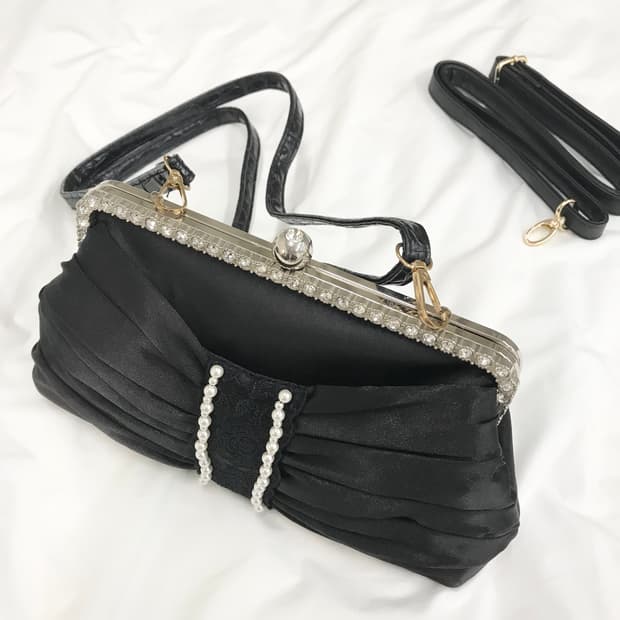 Axes-femme black cubic hand-bag