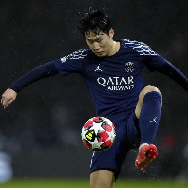 급처 파리생제르망 23/24 리그앙 우승 패치 유니폼 L 판매