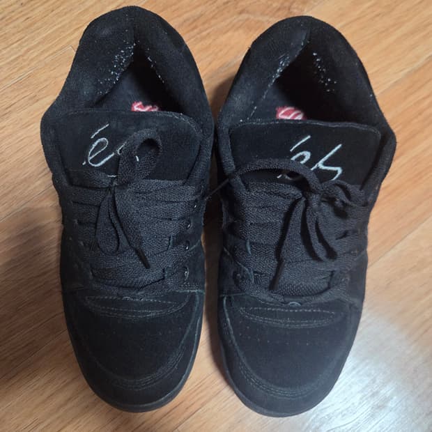 Es accel og black