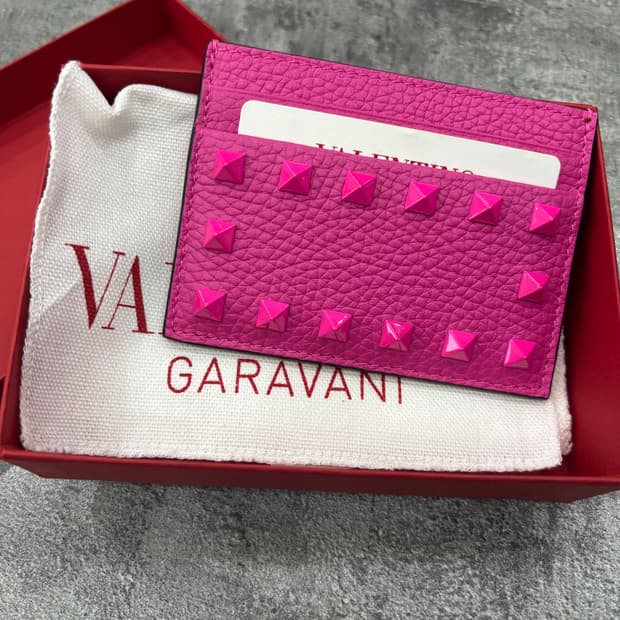 (새상품)발렌티노 락스터드 지갑 반지갑 핑크 카드지갑 베이비메탈클럽