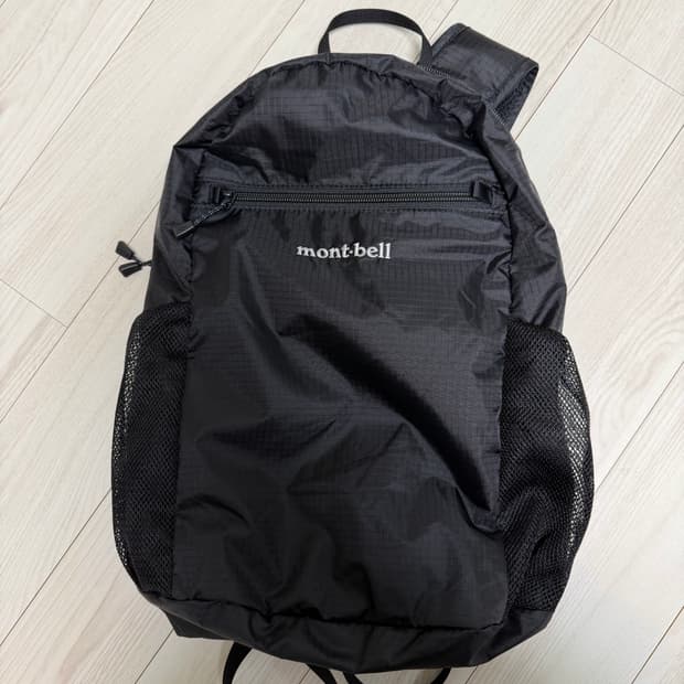 몽벨 10L 백팩 블랙색상 팝니다