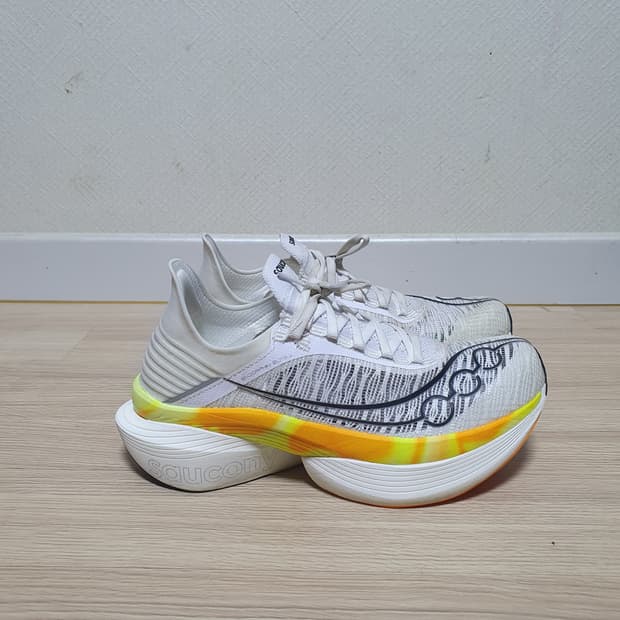 써코니 엔돌핀 엘리트 2 러닝화 265