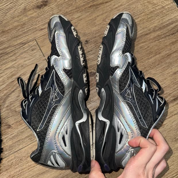 미즈노 웨이브 라이더 10 / D1GA250601