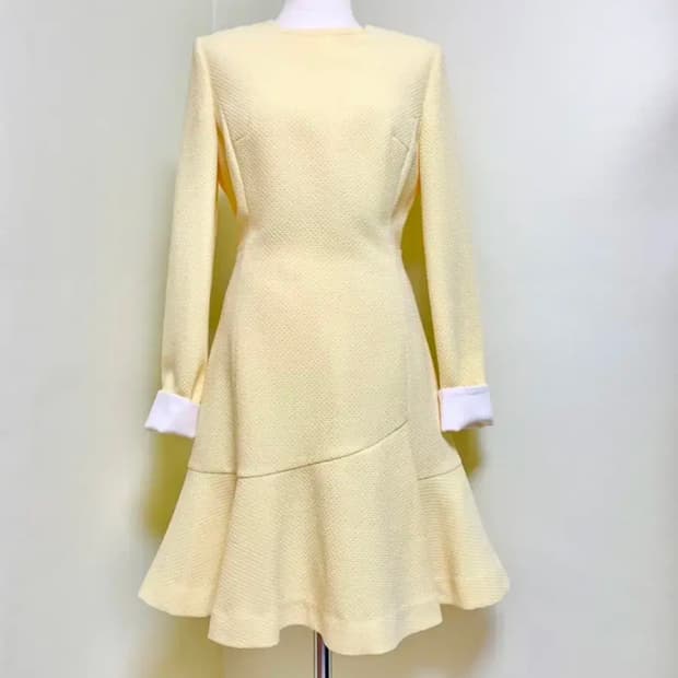 새제품ㅡ플라스틱아일랜드 연노랑색 플레어 원피스 55