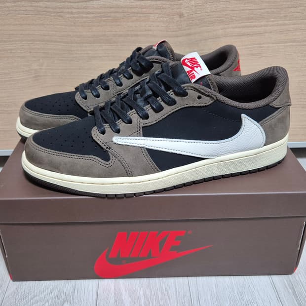 나이키 조던1 로우 트래비스 스캇 OG 모카 Tavis Scott