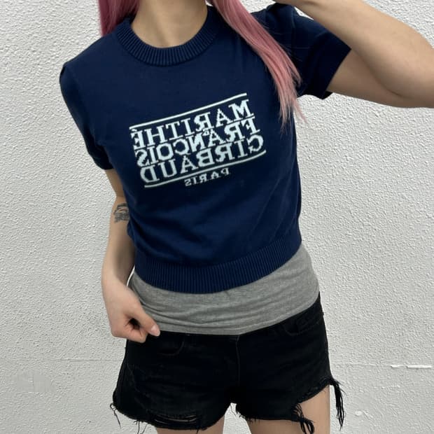 마리떼 프랑소와 저버 센터자수 크롭 반팔 니트