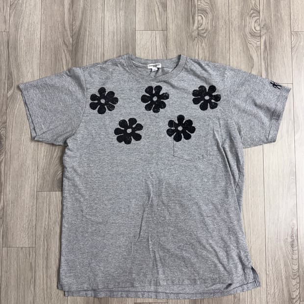 엔지니어드가먼츠 플라워 포켓 그레이 반팔 티셔츠