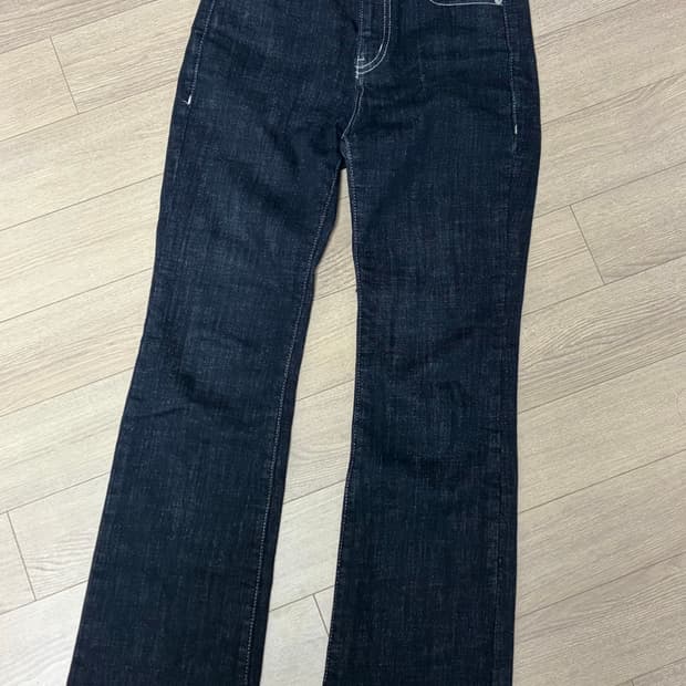 에잇세컨즈 하이웨스트 세미부츠컷 데님