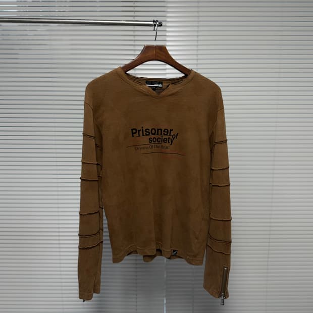 in the attic 롱슬리브