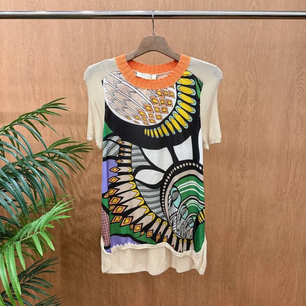 마르니 라운드넥 반팔 니트 프론트 그래픽 아트워크 패턴 디테일 베이지