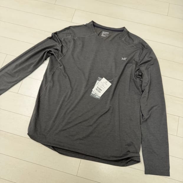 아크테릭스 코막 ls L 사이즈 블랙 헤더  사진찍고절대안입습니다  상태