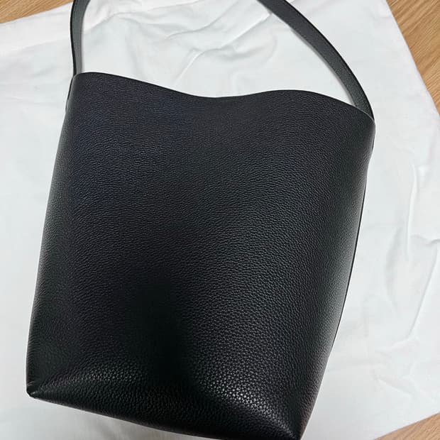 더로우 파크백 미듐(음각)