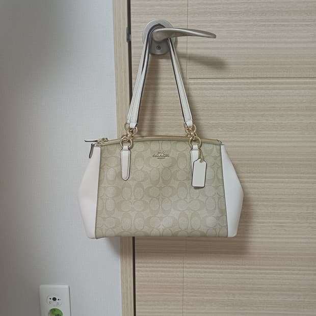 (정품 거의새거)코치 시그니처 크리스티 캐리올백