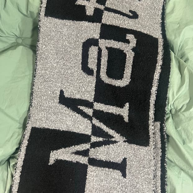 마뗑킴 체크보드 머플러 