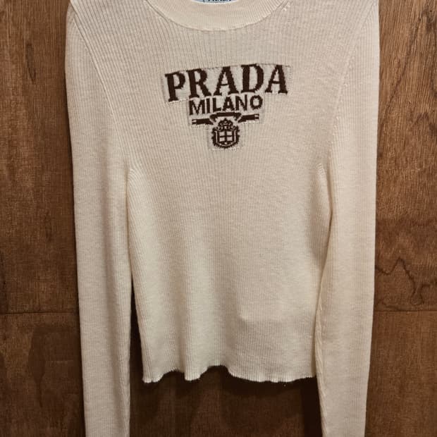 프라다로고 니트티